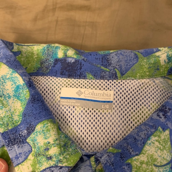 Columbia Fish Pattern Button down Size L - Picture 3 of 4